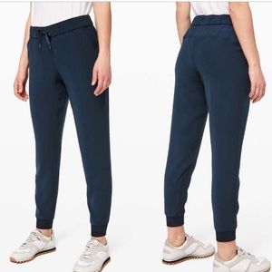 Lululemon on the fly joggers